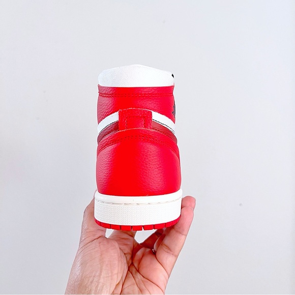 Women’s Nike Air Jordan 1 Method of Make High Sneakers - Picture 6 of 7